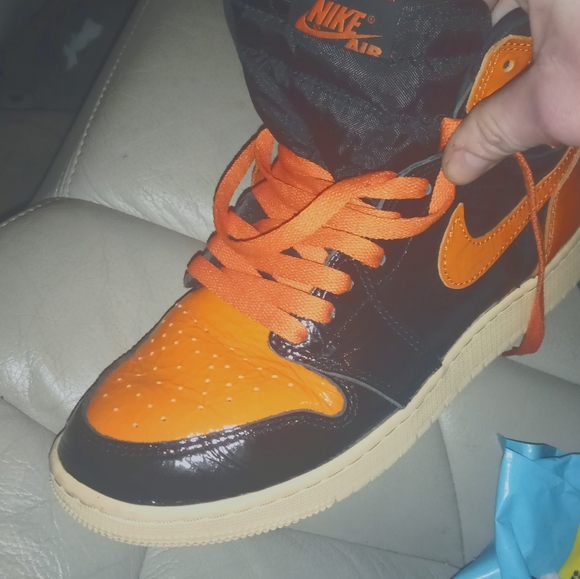 Women's Air Jordan 1s SHATTERED BACKBOARDS - Picture 2 of 3